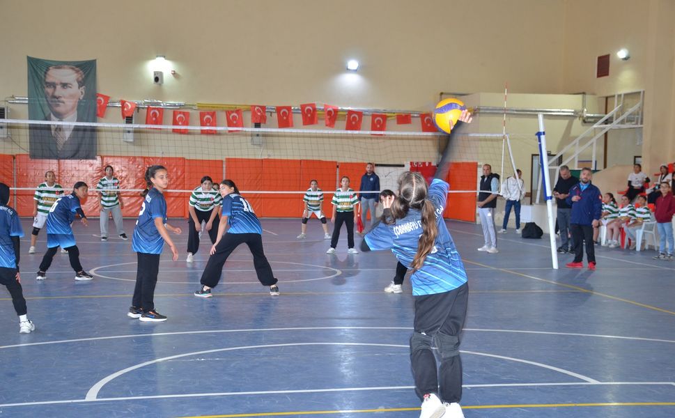 Afşin’de Okullar Arası Voleybol Turnuvası Başladı