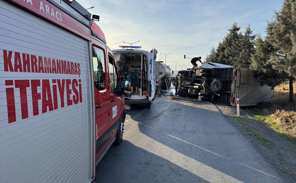 Akaryakıt Tankerine Çarpan Kamyonun Sürücüsü Öldü