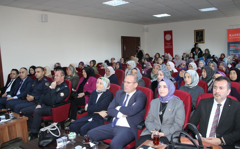 Kahramanmaraş’ta Kadınlara Şiddet ve Güven Toplumu Eğitimi Verildi