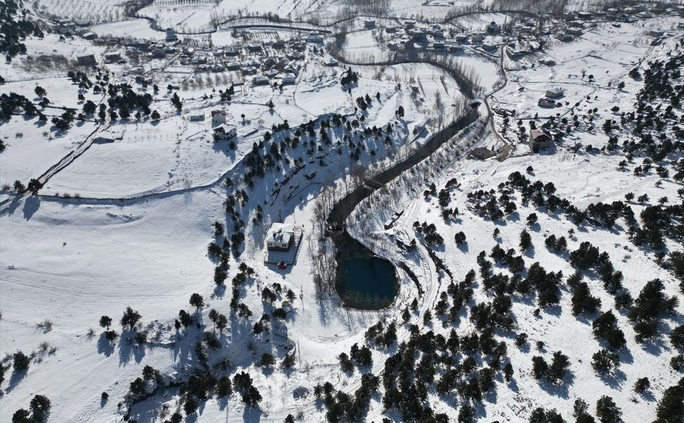 Yeşilgöz Gölü'nde Kış Manzarası Havadan Görüntülendi