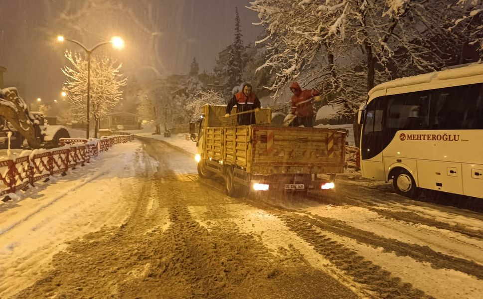 Kar Nedeniyle 61 Mahalleye Ulaşım Sağlanamıyor