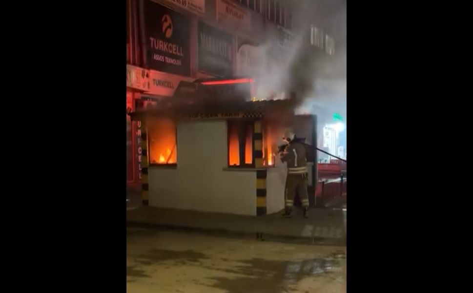 Afşin’de taksi durağında yangın