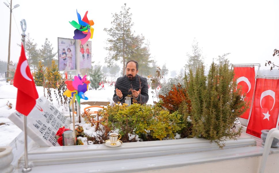 Depremde Eşi ve 2 Çocuğunu Kaybeden Baba: "Bir Acının Bekçisi Oldum, Varken Kıymet Bilin"