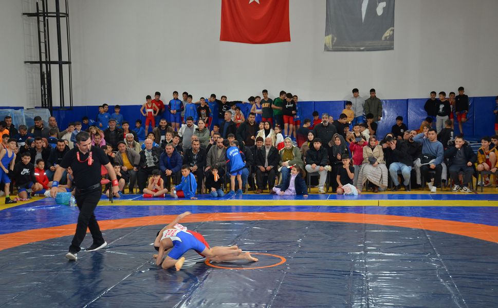 Afşin’de Deprem Şehidi Pehlivanlar Anısına Güreş Turnuvası Başladı