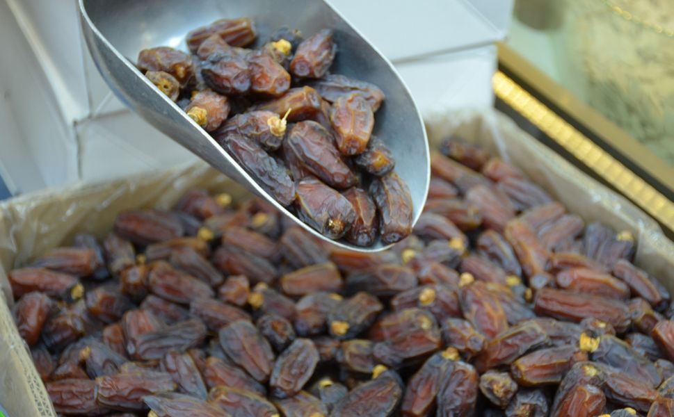 Afşin’de Ramazan Sofralarının Vazgeçilmezi Hurma Tezgâhlarda