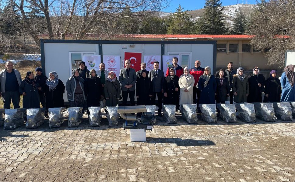 Afşin’de Tarım İşçilerine %100 Hibeli Salça Makinesi Desteği