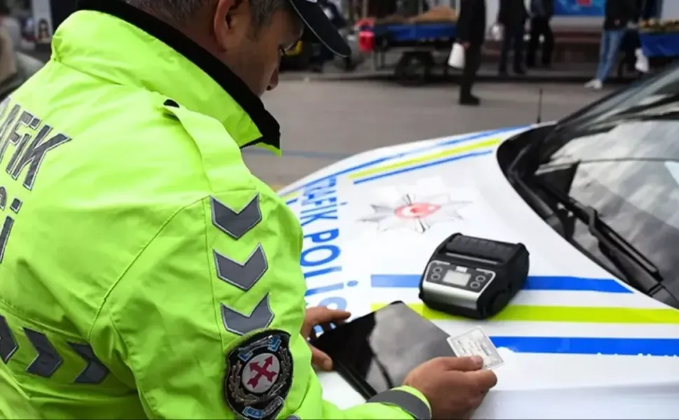 Akrobatik Hareketlerle Trafiği Tehlikeye Attı: 23 Bin TL Ceza Kesildi