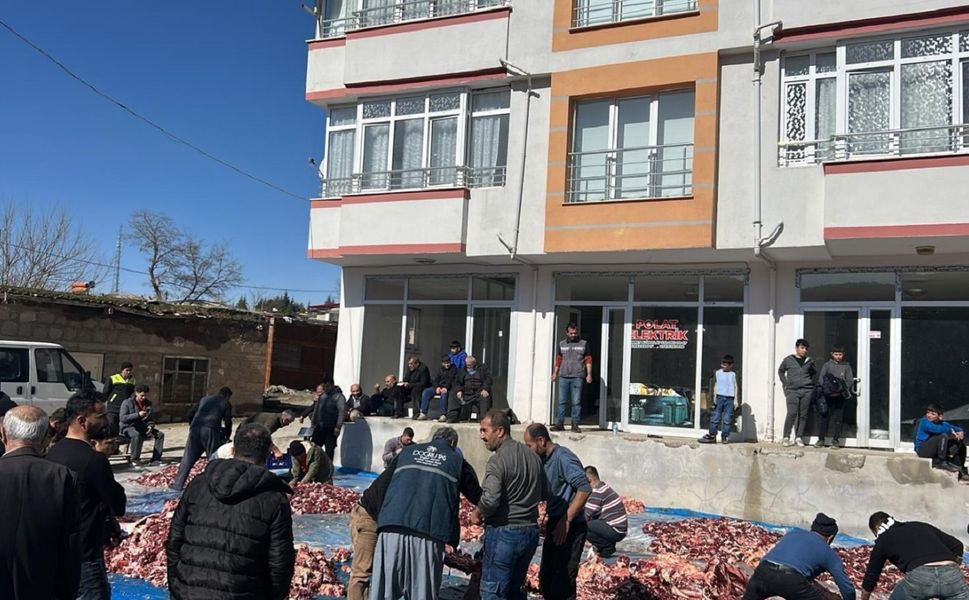 Asırlık Gelenek Sürüyor: Kurbanlar Kardeş Payı Edildi