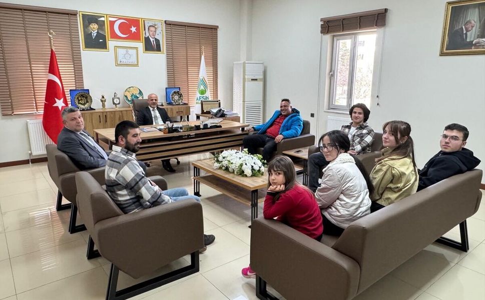 Bilgi Yarışması Şampiyonlarından Başkan Kıraç’a Ziyaret