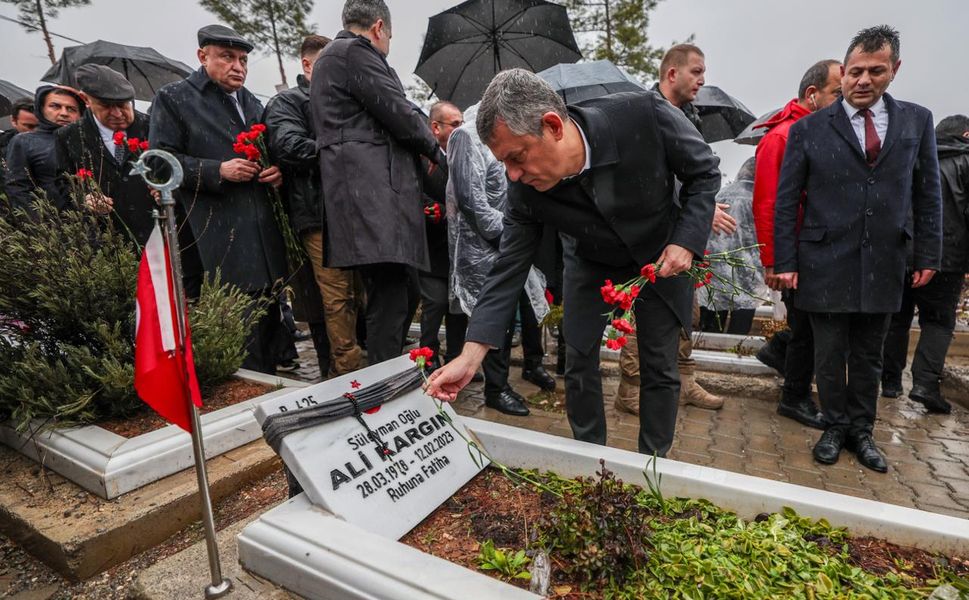 CHP Genel Başkanı Özel, Kahramanmaraş'ta Ziyaretlerde Bulundu