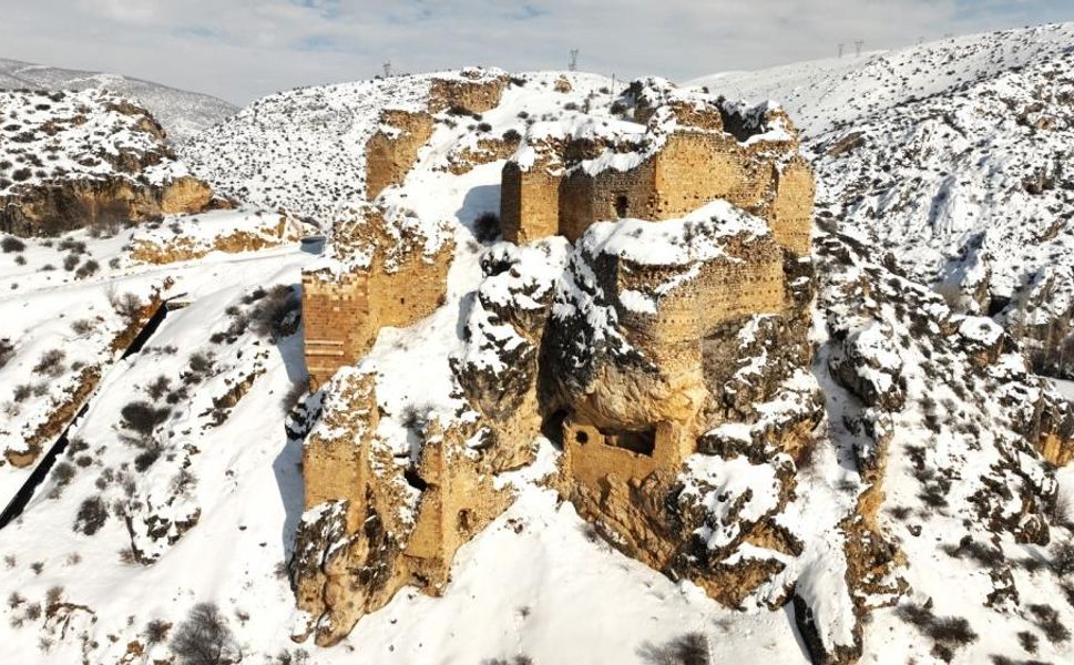 Hurman Kalesi Karla Birlikte Mest Etti