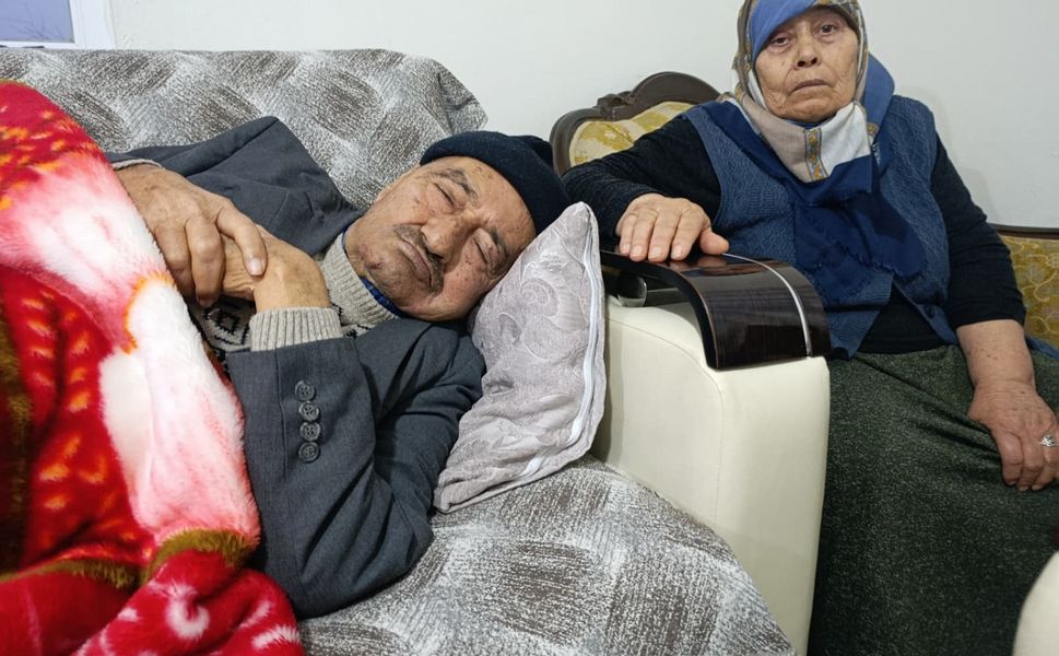 Oğulları Kazada Ölen Yaşlı Çift, Gelinin Evi Satmasıyla Mağdur Oldu