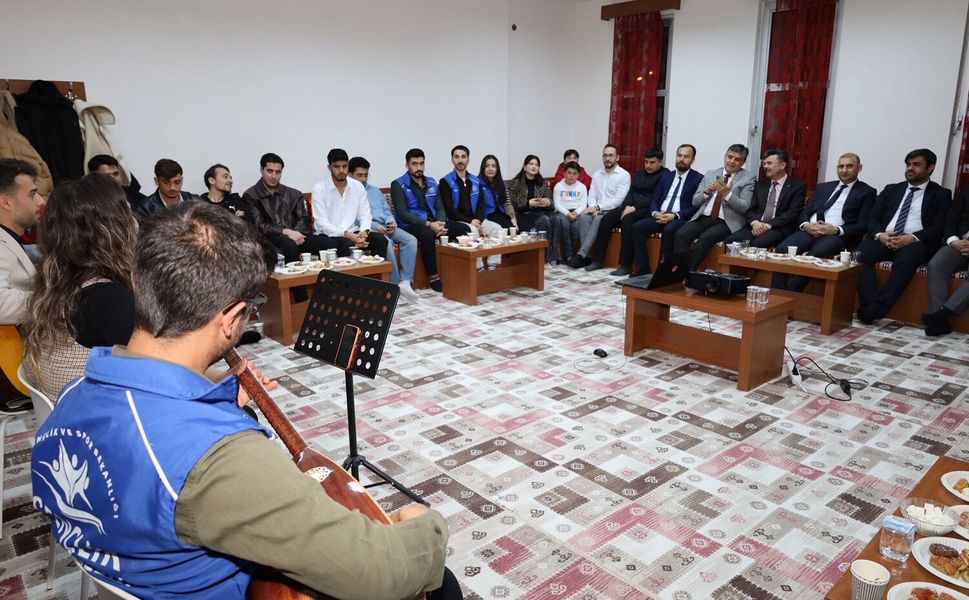 Özdemir, “Gençlere Yönelik Çalışmalar Artarak Sürecek”