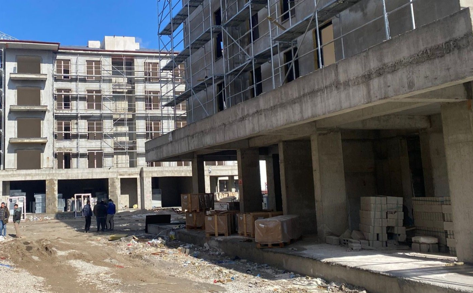 Rezerv Alandaki İnşaatta Elektrik Akımına Kapılan İşçi Yaralandı