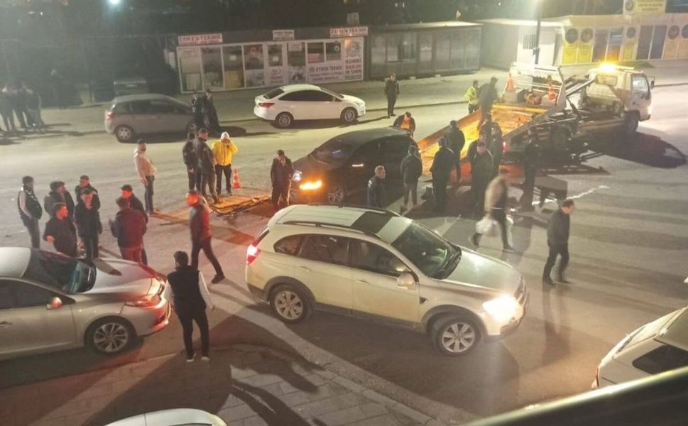 Şehit Fırat Yılmaz Çakıroğlu Caddesi’nde Kaza: 4 Yaralı