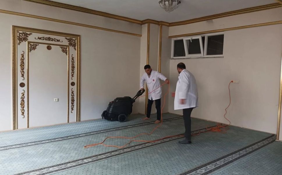 Afşin’de Camilerde Bayram Öncesi Kapsamlı Temizlik Çalışmaları Sürüyor