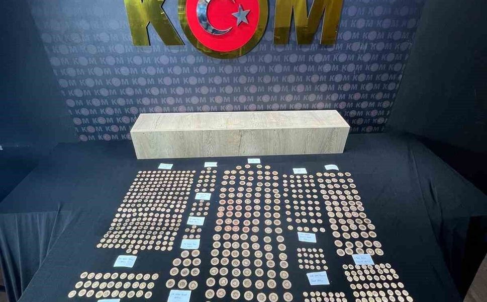 Sahte Altın Operasyonu: 977 Parça Sahte Altın Ele Geçirildi