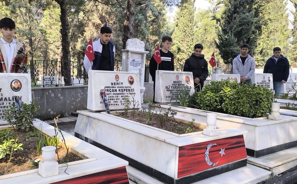 Çocuklardan, Şehitlere Bayram Öncesi Anlamlı Ziyaret