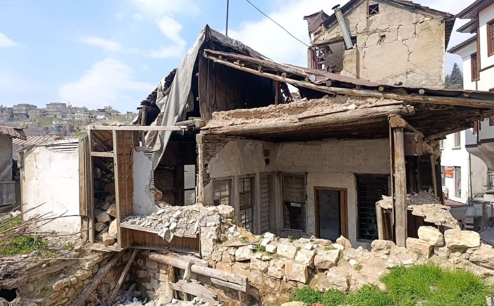 Depremde Hasar Alan Metruk Binalar Vatandaşları Tedirgin Ediyor