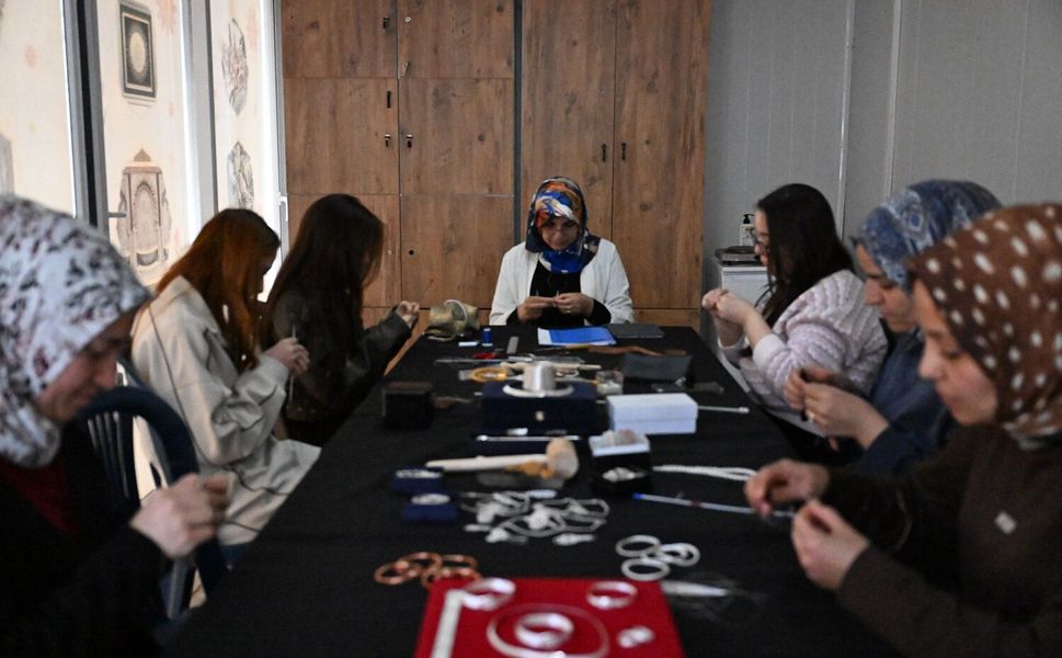 Kadınlar Hem Meslek Öğreniyor Hem Aile Bütçesine Katkı Sağlıyor
