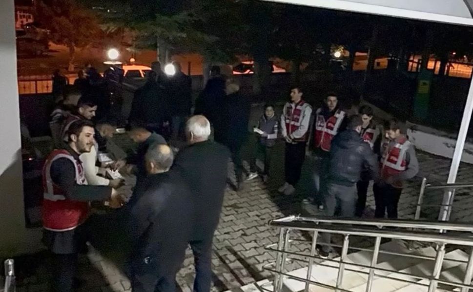 CHP Afşin Gençlik Kolları’ndan Altunelma Mahallesi’nde Kandil Etkinliği