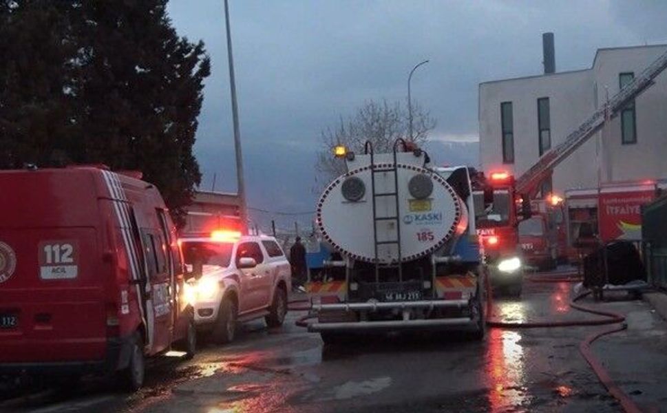 Yangına Müdahale Eden İtfaiye Eri Darbedildi