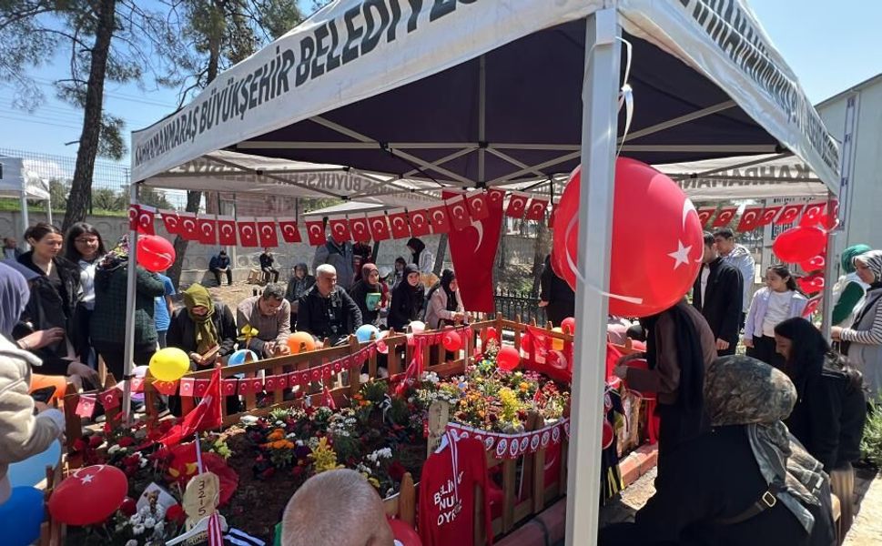 4 Öğrencinin Mezarı 23 Nisan’da Balon ve Bayraklarla Süslendi