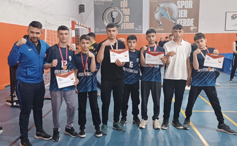 Afşin Çobanbeyli Ortaokulu Bölgeye Damga Vurdu