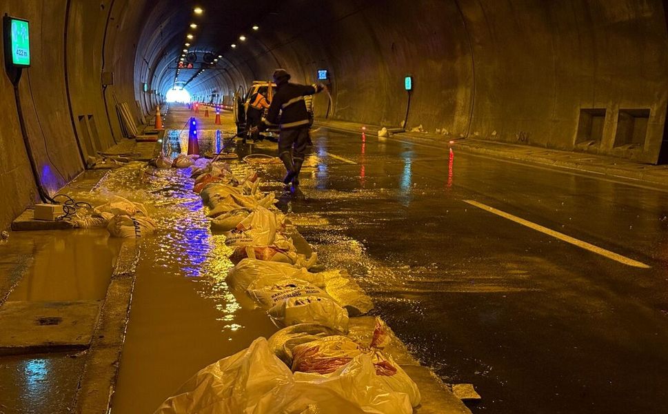 Aşık Mahzuni Şerif Tüneli Su Sızması Nedeniyle Kapatıldı