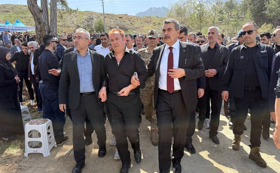 Ayla Öğretmenin Eşi: "Gurur Duyuyorum, Buraya Ev Yaptıracaktık, Cenazesi Geldi"