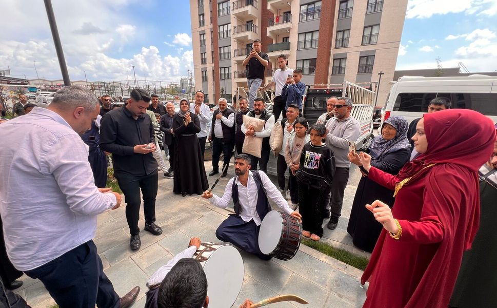 Ebrar Sitesinde Yeni Başlangıç: Genç Çift Yuva Kurdu