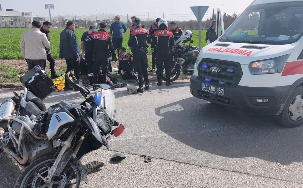 Ehliyetsiz Sürücü Polislere Çarptı: 2 Polis Yaralı