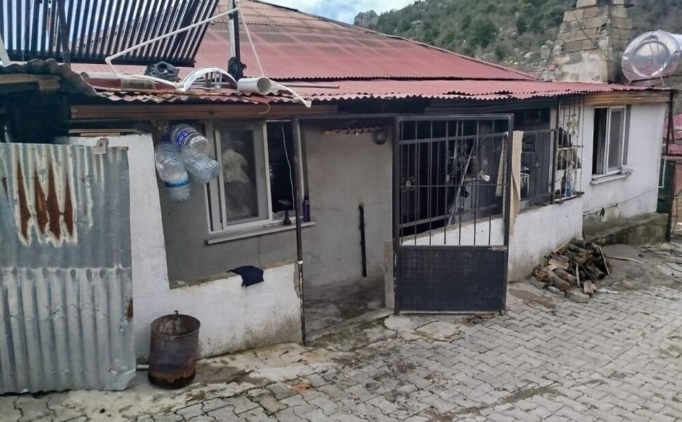 Elektrik Arızası İkamette Yangına Neden Oldu