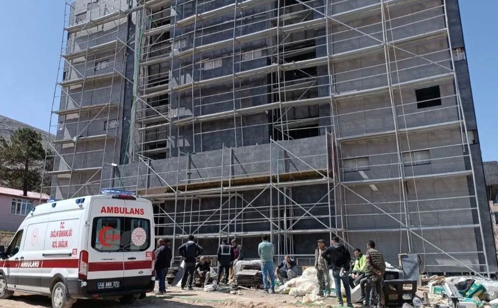 Vatandaş 4’üncü Kattan Asansör Boşluğuna Düştü