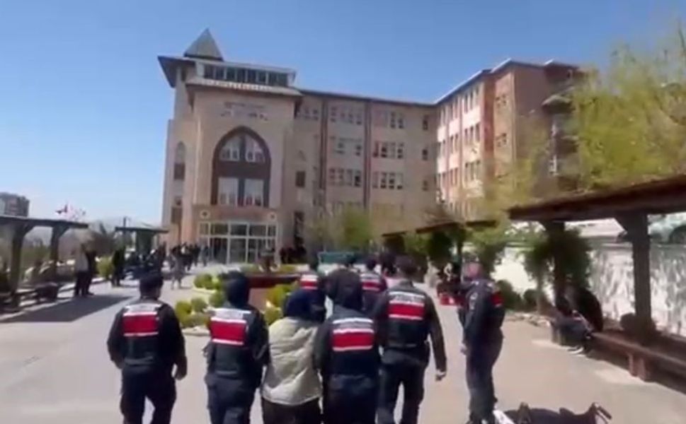 Karısını Tabanca ile Öldüren Koca Tutuklandı