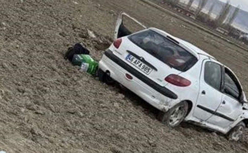 Kontrolden Çıkan Araç Tarlaya Uçtu: 4 Kişi Yaralandı