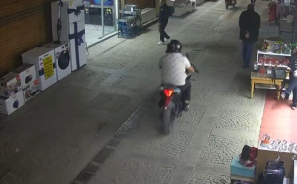 Motosikletli, Yayaya Çarpıp Kaçtı