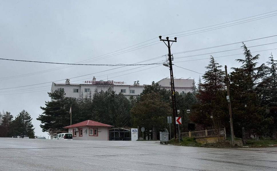 Nisan Sürprizi: Afşin Beyaza Büründü