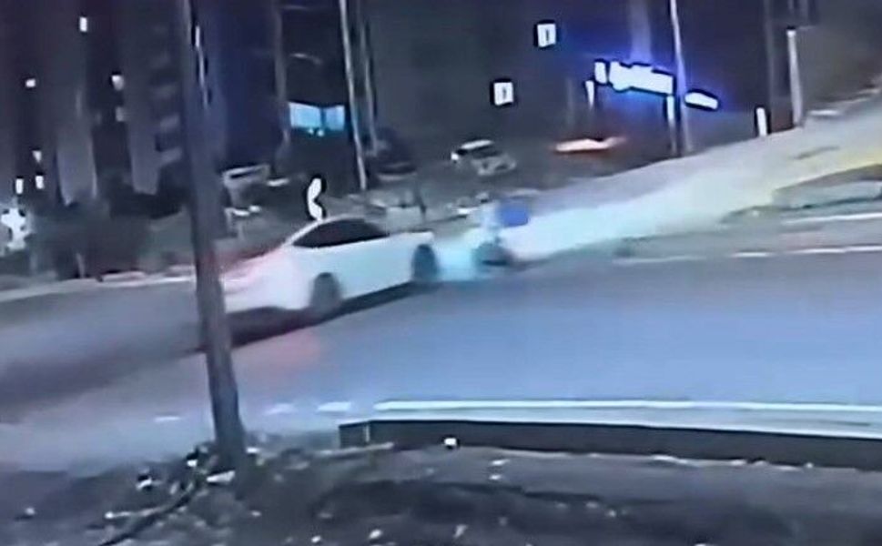 Otomobil Motosikletliye Çarpıp Kaçtı