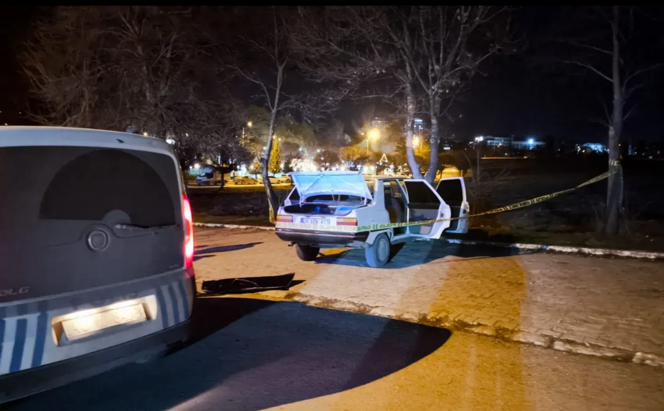 Park Halindeki Araçta Şiddetli Patlama: 3 Yaralı