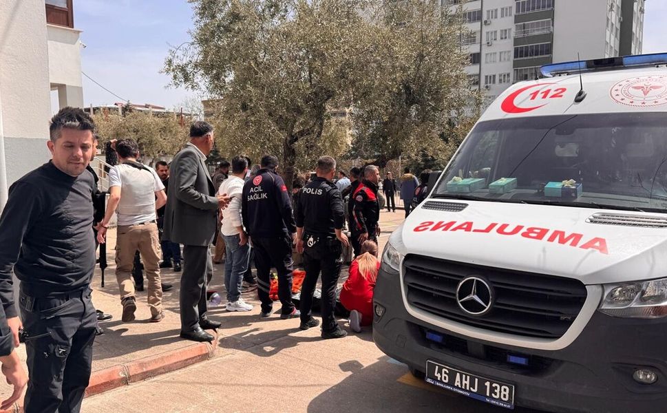 Okulda Silahlı Saldırı: 4 Kişi Hayatını Kaybetti, 20 Yaralı