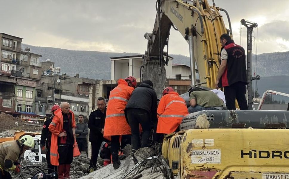 Yıkım Sırasında Kaza! Operatör Enkaz Altında Kaldı: 1 Yaralı