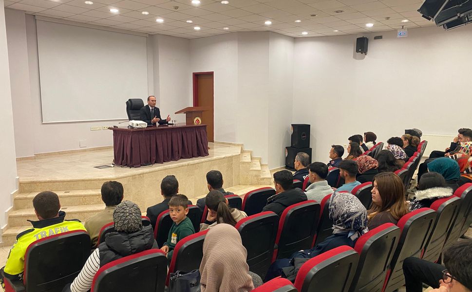 Afşin’de Sürücü Adaylarına Bilgilendirme Toplantısı Düzenlendi