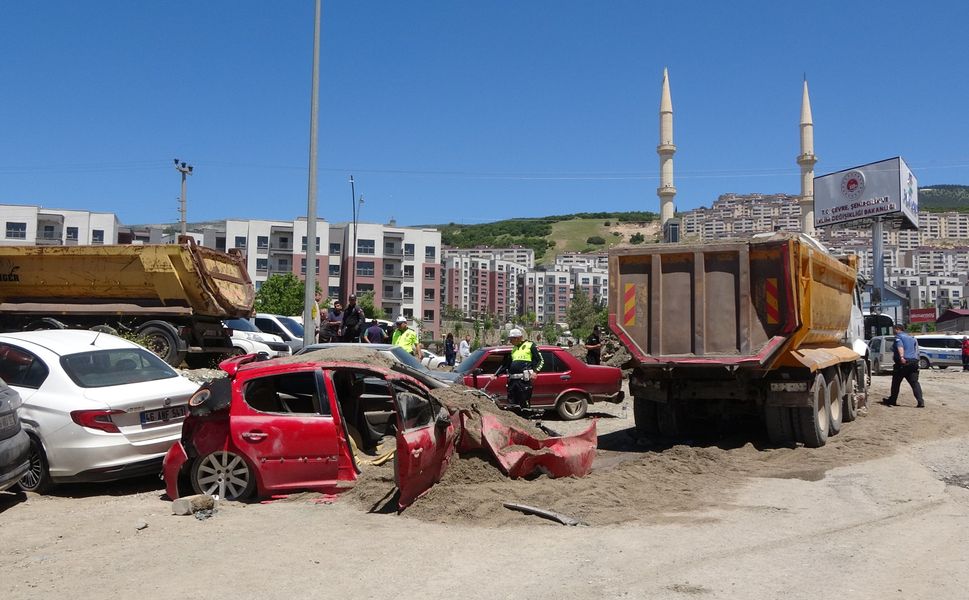 Freni Boşalan Kamyon 7 Araca Çarptı: 6 Yaralı
