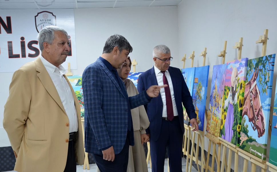 Afşin Anadolu Lisesi'nde Yılsonu Resim Sergisi Açıldı