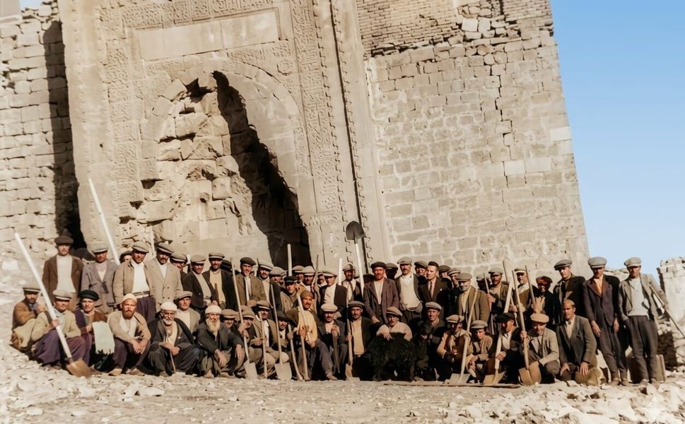 Afşin Eshab-ı Kehf’in Tarihine Işık Tutan Kare: Yıllar Sonra Renklendirildi