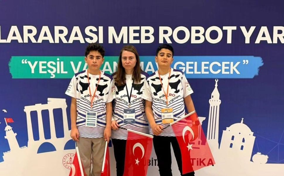 Afşin Tanır Şehit Sıtkı Çoban Ortaokulu Robotikte Yarı Finalde