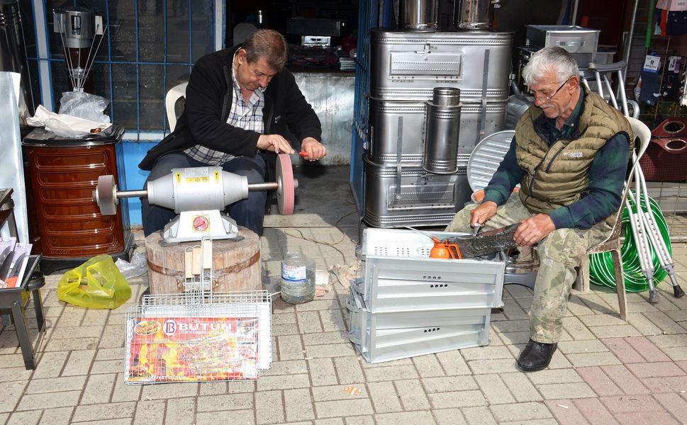 Afşin’de Kurban Bayramı Öncesi Bıçak Bileme Mesaisi Arttı