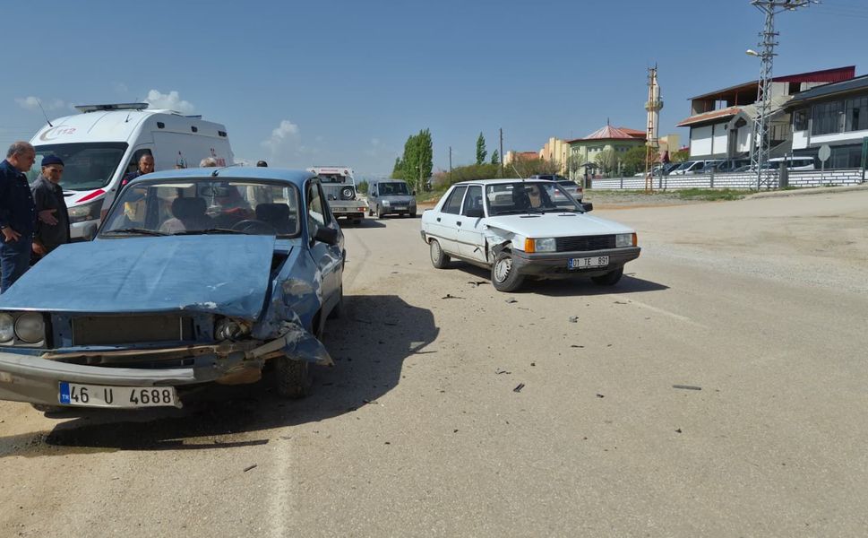 Afşin’de Maddi Hasarlı Trafik Kazası Meydana Geldi