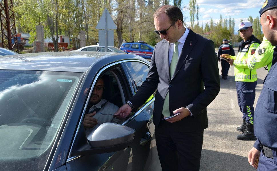Afşin’de Trafik Haftası Kapsamında Sürücülere Bilgilendirme Yapıldı